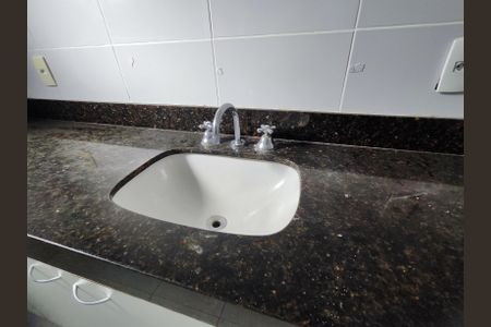 Casa de condomínio à venda com 180m², 4 quartos e 2 vagasBanheiro da Suíte 1