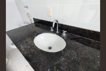 Casa de condomínio à venda com 180m², 4 quartos e 2 vagasBanheiro social