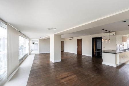 Apartamento à venda com 173m², 3 quartos e 4 vagasVaranda