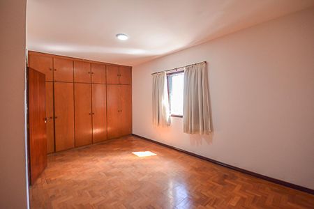 Casa à venda com 328m², 3 quartos e 6 vagasQuarto 1