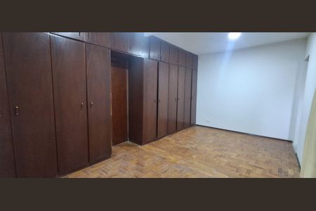 Casa à venda com 328m², 3 quartos e 6 vagas Casa à venda com 328m², 3 quartos e 6 vagasSuíte