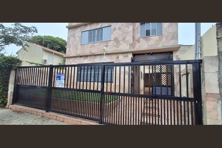 Casa à venda com 328m², 3 quartos e 6 vagas Casa à venda com 328m², 3 quartos e 6 vagasFachada