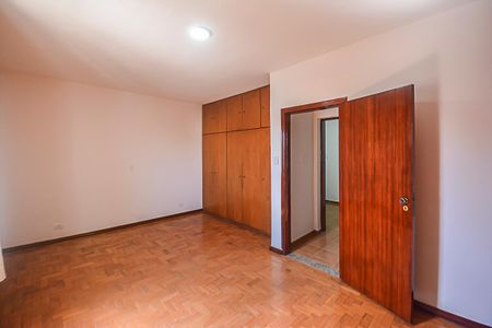 Casa à venda com 328m², 3 quartos e 6 vagasQuarto 1