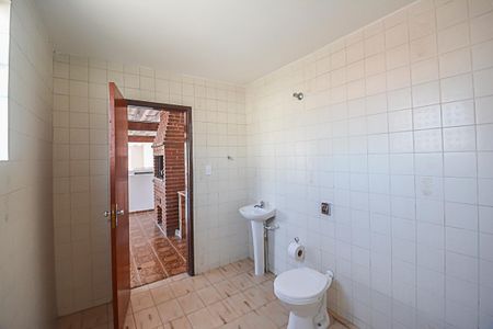 Casa à venda com 328m², 3 quartos e 6 vagasBanheiro de Serviço