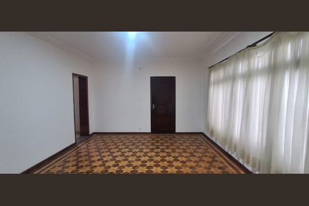 Casa à venda com 328m², 3 quartos e 6 vagas Casa à venda com 328m², 3 quartos e 6 vagasSala