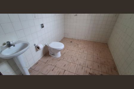 Casa à venda com 328m², 3 quartos e 6 vagas Casa à venda com 328m², 3 quartos e 6 vagasBanheiro Social 2