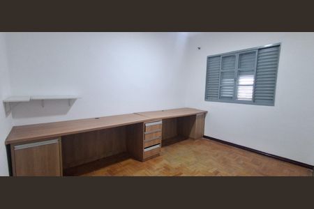 Casa à venda com 328m², 3 quartos e 6 vagas Casa à venda com 328m², 3 quartos e 6 vagasQuarto