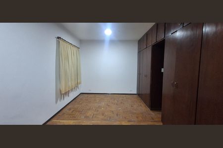 Casa à venda com 328m², 3 quartos e 6 vagas Casa à venda com 328m², 3 quartos e 6 vagasSuíte