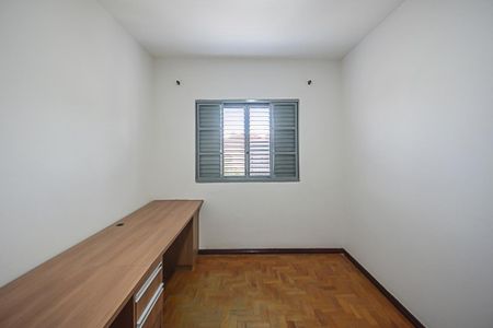 Casa à venda com 328m², 3 quartos e 6 vagasQuarto 2
