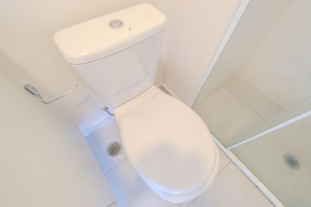 Banheiro de kitnet/studio para alugar com 1 quarto, 25m² em Bela Vista, São Paulo