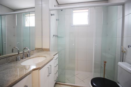 Apartamento à venda com 137m², 3 quartos e 3 vagas Apartamento à venda com 137m², 3 quartos e 3 vagasBanheiro da Suíte 1