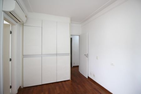 Apartamento à venda com 137m², 3 quartos e 3 vagas Apartamento à venda com 137m², 3 quartos e 3 vagasSuíte 3