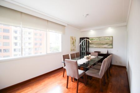 Apartamento à venda com 137m², 3 quartos e 3 vagas Apartamento à venda com 137m², 3 quartos e 3 vagasSala