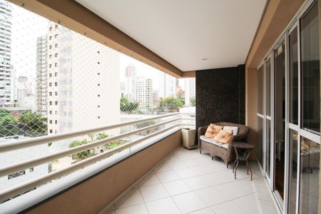 Apartamento à venda com 137m², 3 quartos e 3 vagas Apartamento à venda com 137m², 3 quartos e 3 vagasVaranda