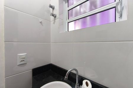 Casa para alugar com 180m², 2 quartos e 8 vagasBanheiro Social