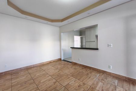 Casa para alugar com 180m², 2 quartos e 8 vagasSala