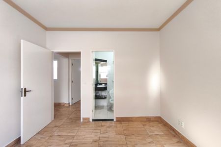 Casa para alugar com 180m², 2 quartos e 8 vagasSuíte
