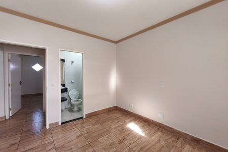 Casa para alugar com 180m², 2 quartos e 8 vagasSuíte