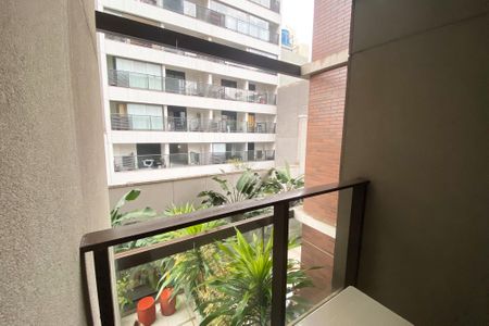 Studio à venda com 47m², 1 quarto e 1 vaga Studio à venda com 47m², 1 quarto e 1 vagaVaranda