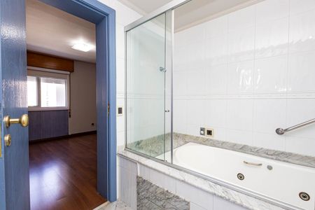 Apartamento à venda com 300m², 3 quartos e 2 vagasBanheiro da Suíte 1