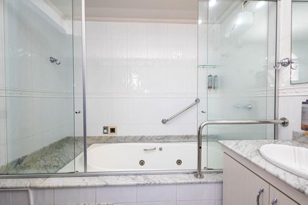 Apartamento à venda com 300m², 3 quartos e 2 vagasBanheiro da Suíte 1