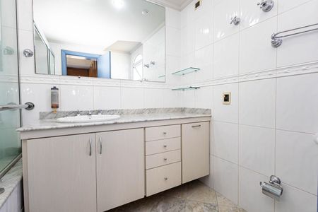 Apartamento à venda com 300m², 3 quartos e 2 vagasBanheiro da Suíte 1