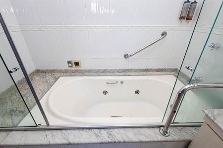 Apartamento à venda com 300m², 3 quartos e 2 vagasBanheiro da Suíte 1