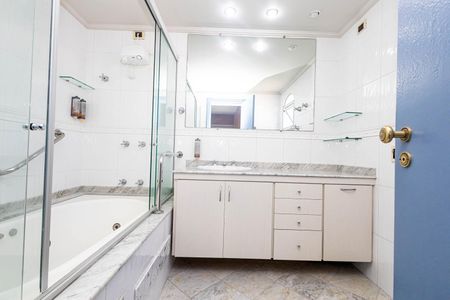 Apartamento à venda com 300m², 3 quartos e 2 vagasBanheiro da Suíte 1