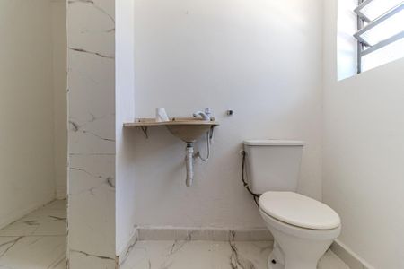 Casa para alugar com 350m², 4 quartos e 6 vagasBanheiro de Serviço