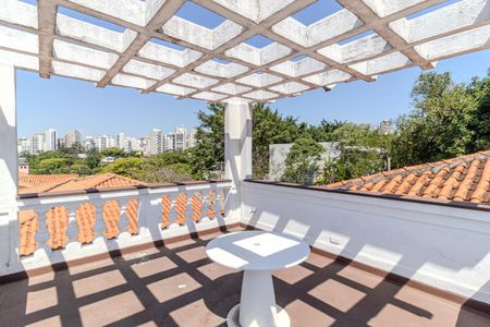 Casa para alugar com 350m², 4 quartos e 6 vagasÁrea Externa