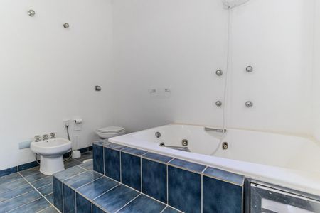 Casa para alugar com 350m², 4 quartos e 6 vagasBanheiro Social