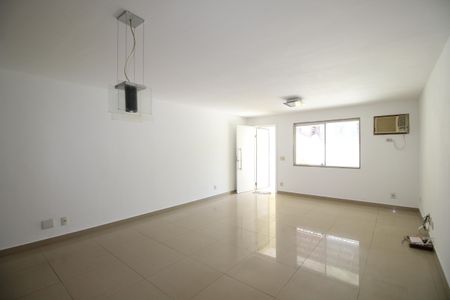 Sala de casa de condomínio à venda com 3 quartos, 140m² em Freguesia , Rio de Janeiro