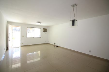 Casa de condomínio à venda com 140m², 3 quartos e 1 vagaSala