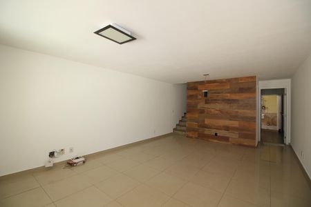 Sala de casa de condomínio à venda com 3 quartos, 140m² em Freguesia , Rio de Janeiro