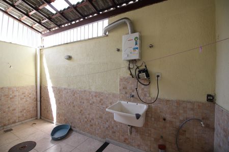 Casa de condomínio à venda com 140m², 3 quartos e 1 vagaÁrea de Serviço
