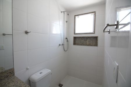 Casa de condomínio à venda com 140m², 3 quartos e 1 vagaSuíte 1 - Banheiro