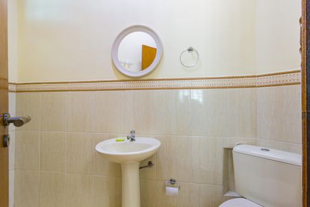 Casa para alugar com 210m², 4 quartos e 2 vagas Casa para alugar com 210m², 4 quartos e 2 vagasBanheiro de Serviço