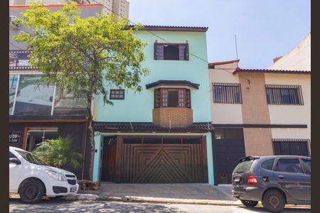 Casa para alugar com 210m², 4 quartos e 2 vagas Casa para alugar com 210m², 4 quartos e 2 vagasFachada