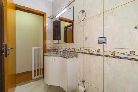 Casa para alugar com 210m², 4 quartos e 2 vagas Casa para alugar com 210m², 4 quartos e 2 vagasBanheiro Social