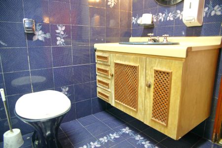 Casa à venda com 183m², 2 quartos e 1 vagaBanheiro