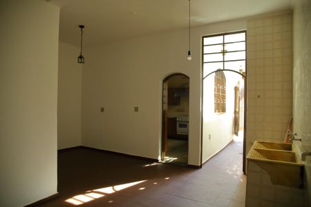 Casa à venda com 183m², 2 quartos e 1 vagaÁrea de Serviço