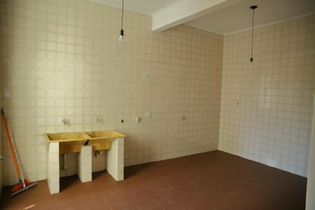 Casa à venda com 183m², 2 quartos e 1 vagaÁrea de Serviço