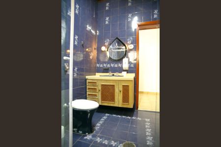 Casa à venda com 183m², 2 quartos e 1 vagaBanheiro