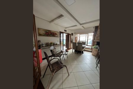 Casa à venda com 340m², 4 quartos e 3 vagas Casa à venda com 340m², 4 quartos e 3 vagasSala de jantar