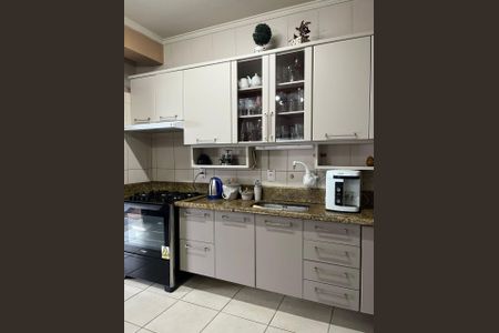 Casa à venda com 340m², 4 quartos e 3 vagas Casa à venda com 340m², 4 quartos e 3 vagasCozinha