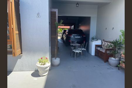 Casa à venda com 340m², 4 quartos e 3 vagas Casa à venda com 340m², 4 quartos e 3 vagasÁrea externa