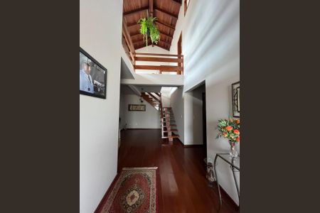 Casa à venda com 340m², 4 quartos e 3 vagas Casa à venda com 340m², 4 quartos e 3 vagasSala