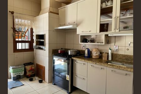 Casa à venda com 340m², 4 quartos e 3 vagas Casa à venda com 340m², 4 quartos e 3 vagasCozinha