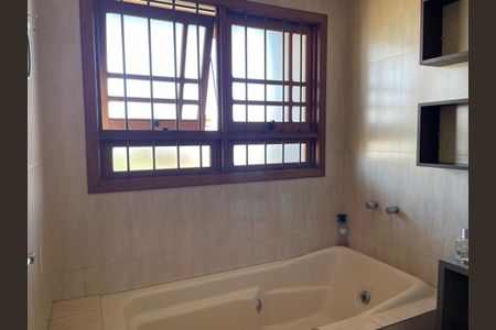 Casa à venda com 340m², 4 quartos e 3 vagas Casa à venda com 340m², 4 quartos e 3 vagasBanheiro