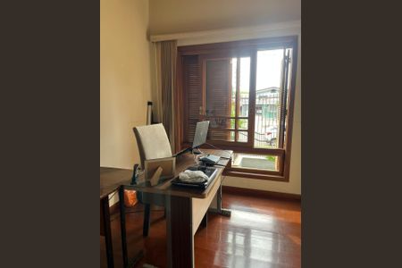 Casa à venda com 340m², 4 quartos e 3 vagas Casa à venda com 340m², 4 quartos e 3 vagasQuarto